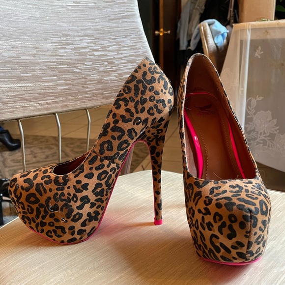 Sheikh shoes size 6 but fits closer to 5.5 - Picture 2 of 5